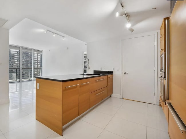 Building Photo - 475 Brickell Ave