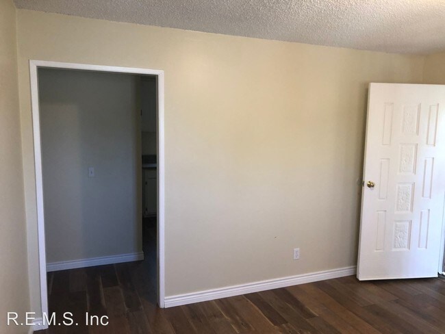 Foto del edificio - 12300 S Willowbrook Ave