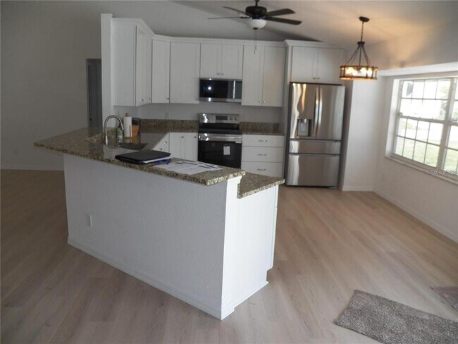 Foto del edificio - 23167 Turnbull Ave