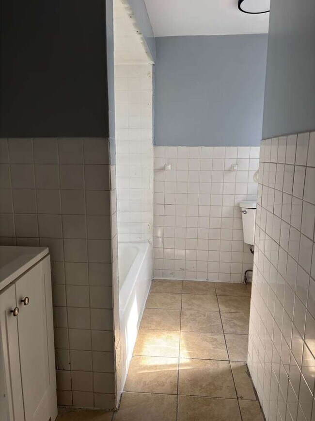 Building Photo - 76 Godwin Ave