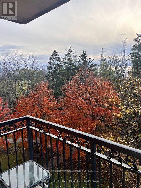 Photo du bâtiment - 7373 Martin Grove Rd