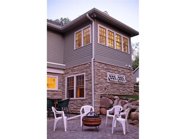 Building Photo - 5990 Lake Linden Ct