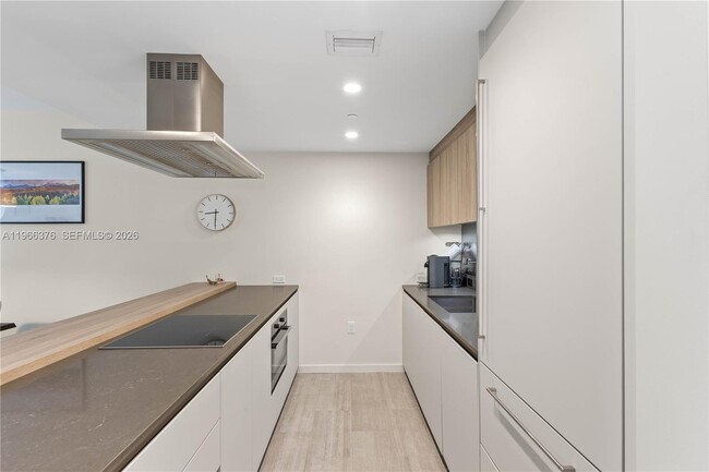 Building Photo - 1000 Brickell Plaza