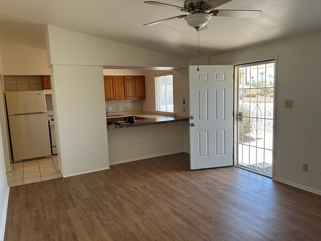 Entrada por la puerta principal - 10464 W Oakmont Dr