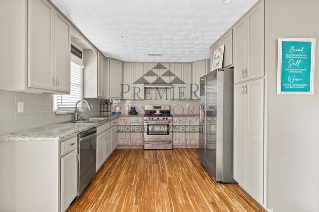 Foto del edificio - 2866 Hobbs Rd