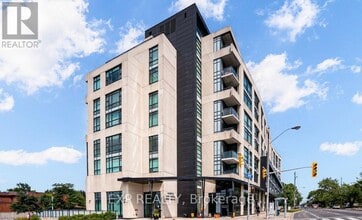 Building Photo - 2522 Keele St