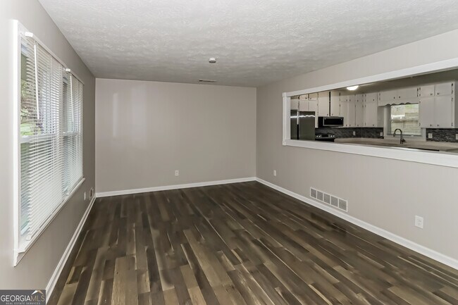 Foto del edificio - 6702 Londonderry Dr