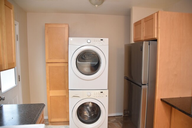 Building Photo - 2 Bedroom 1 Bath Charmer in Tacoma's McKin...