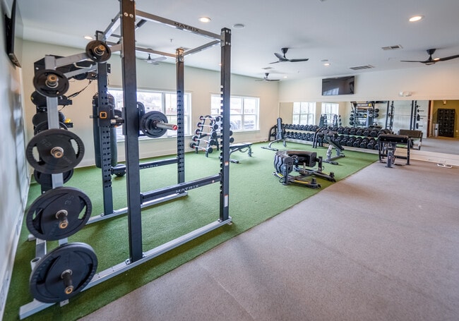 Building Photo - Muncie Varsity House