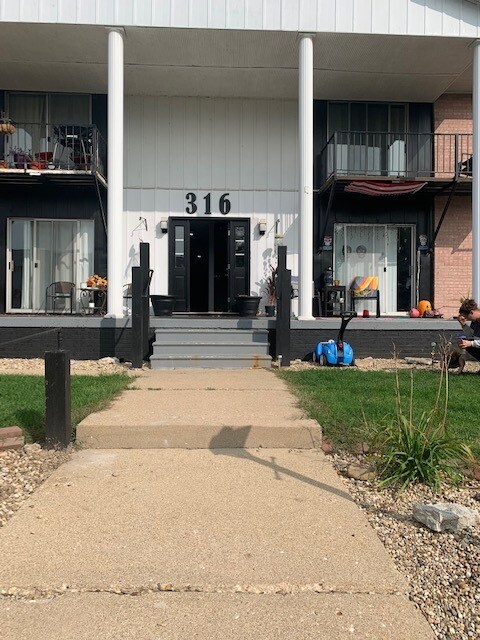 Building Photo - 316 S Ridgewood Dr