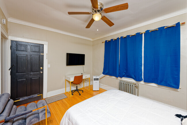 Eficiencia 1 BA, 300SF Dormitorio Sala de estar - 145 S Fitzhugh Street Apartments