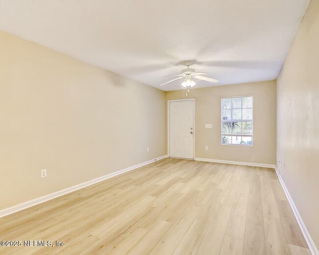 Foto del edificio - 8448 Kona Ave