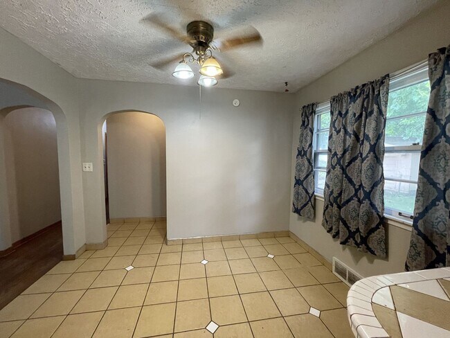 Building Photo - 5015 Marinda St