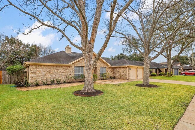 Building Photo - 802 Foxglove Dr