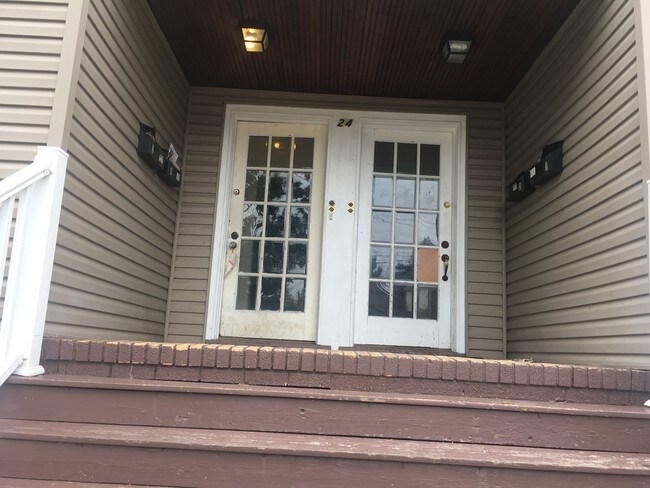 Main entrance - 24 Hale St