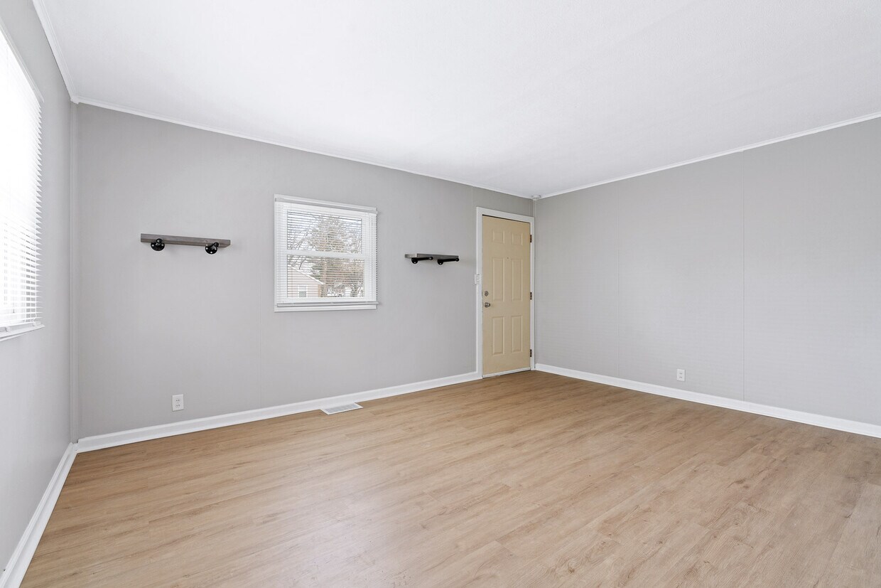 Primary Photo - 3913 Addison St