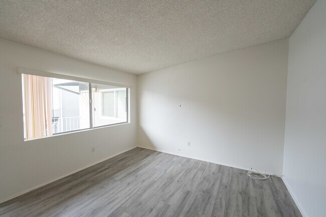 Foto del edificio - 702 N Paulina Ave