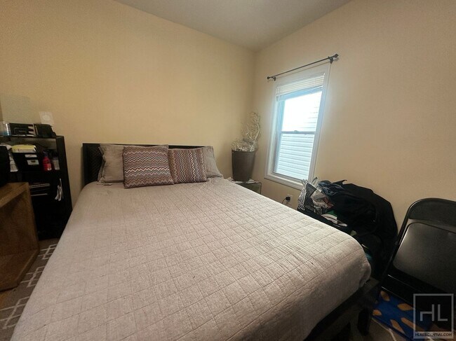Building Photo - 2 Bed/ 1 Bath Jamaica NY
