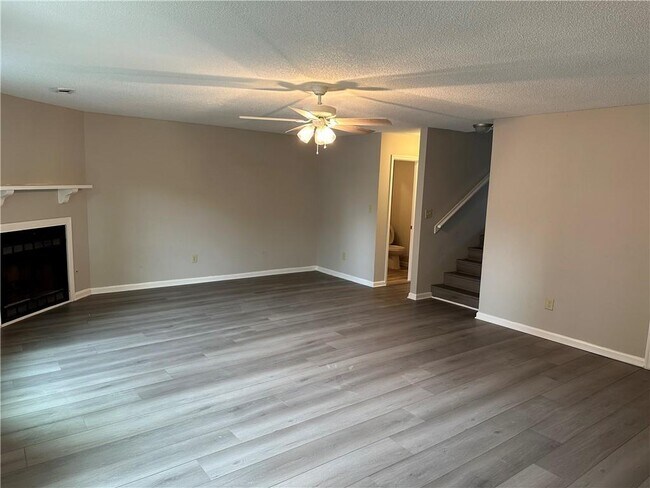 Foto del edificio - 1923 Cheatham Woods Dr SW
