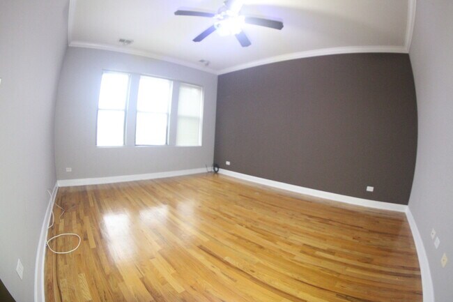 Building Photo - 2243 W Rosemont Ave