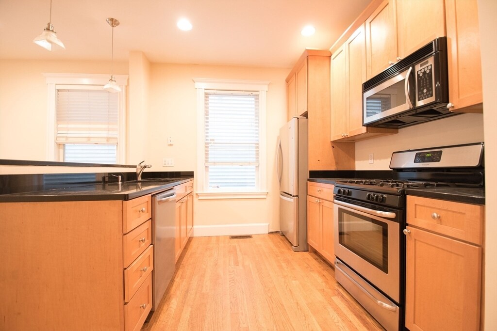 Foto principal - 288 Western Ave