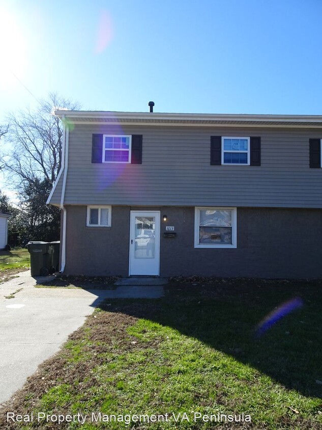 Primary Photo - 4 br, 1.5 bath House - 1013 Rowe St.