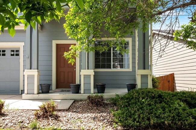 Building Photo - Newly updated 3 Bedroom Home