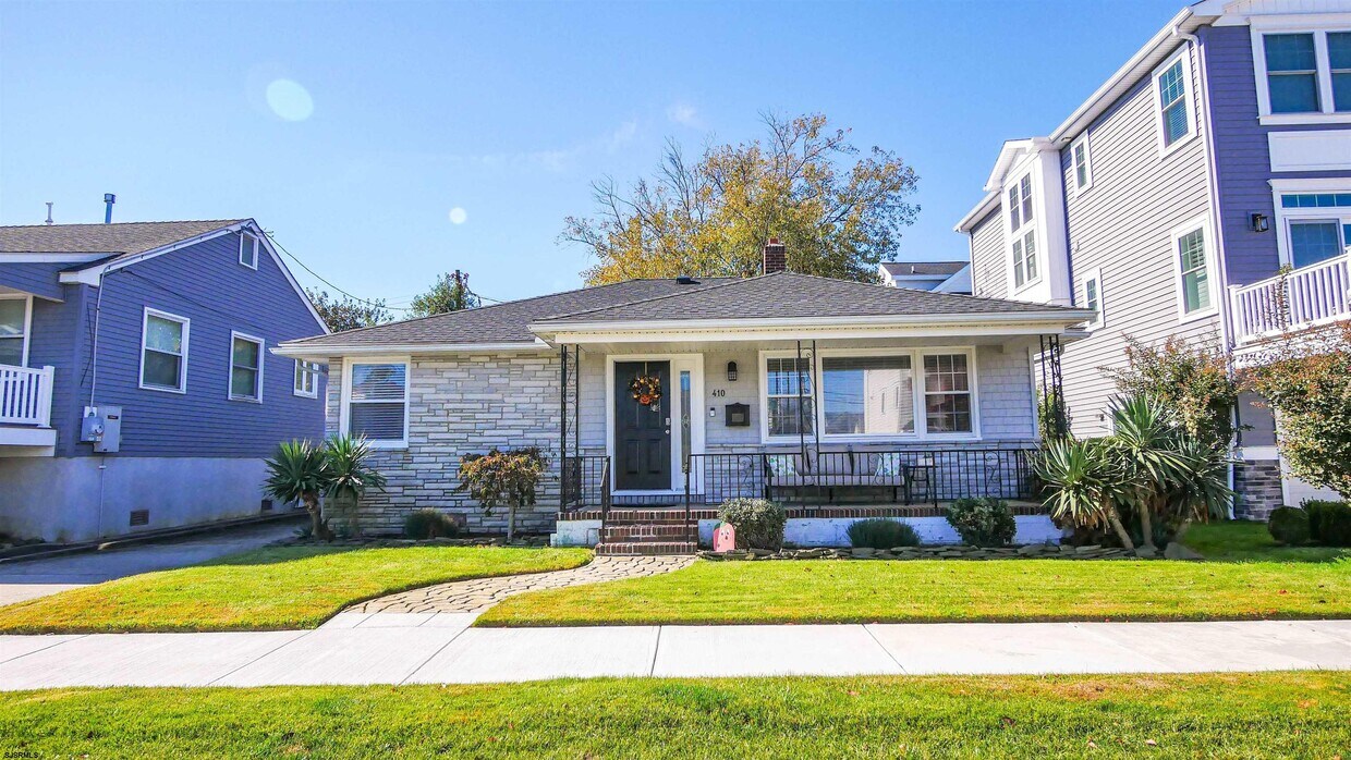 Primary Photo - 410 N Mansfield Ave