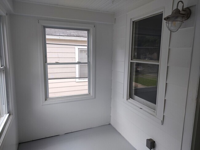 Building Photo - Sneak Peak :Cozy 2 Bedroom & 1 Bath Cottage