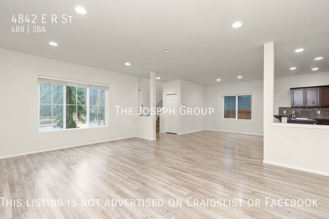 Building Photo - Picturesque 4 bed/2.5 bath in Tacoma!