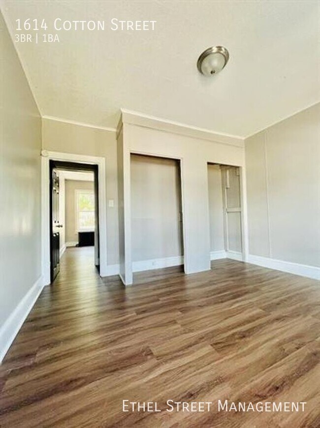 Foto del edificio - Newly-Renovated 3 Bedroom Townhome