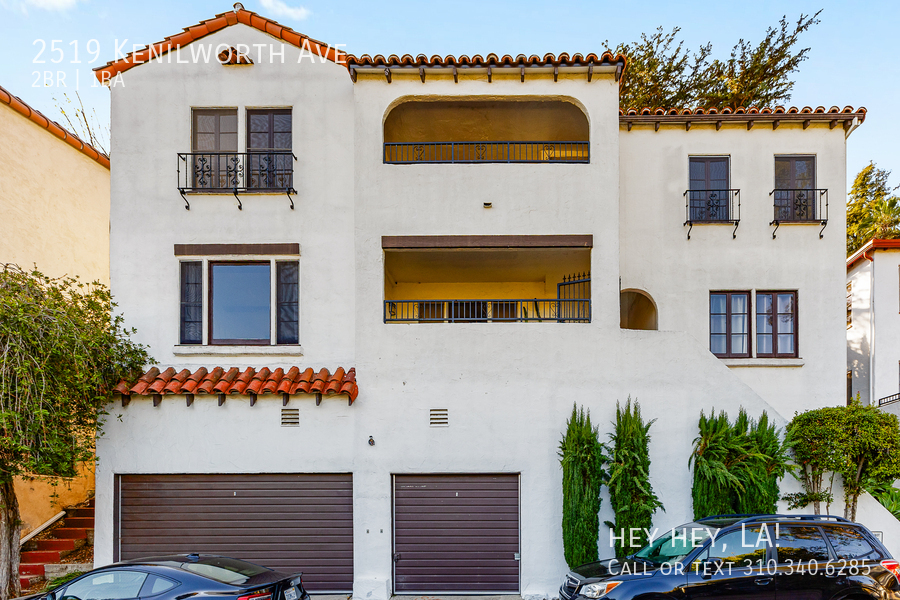 Foto principal - Spacious Spanish Duplex | Upper Two Bedroo...