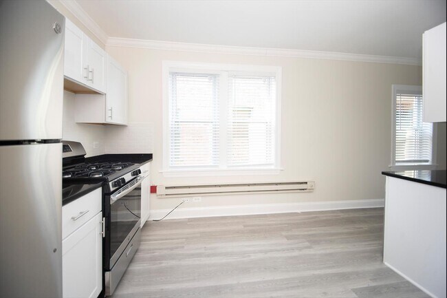 Foto del edificio - 839 W Cornelia Ave