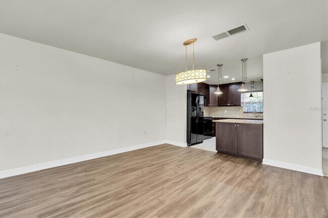 Foto del edificio - 701 Poinsettia Rd