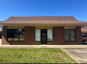 Building Photo - 401 Hamilton Rd