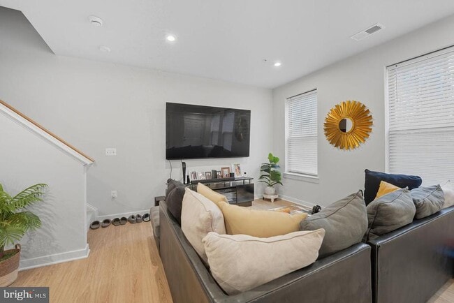Foto del edificio - 707 Thomas Ln