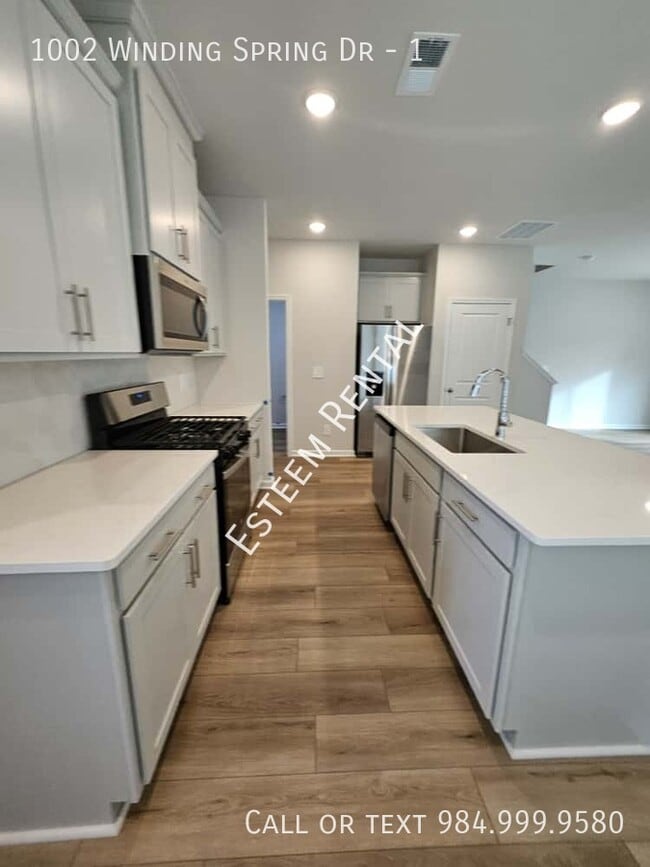 Building Photo - 1002 Winding Spg Dr