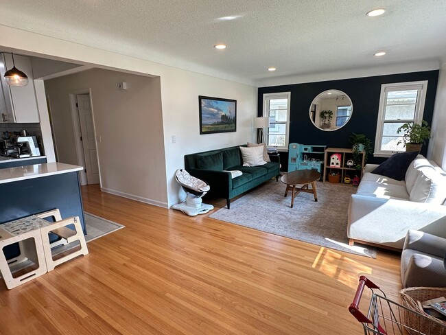 Building Photo - Nokomis Area Single Family Home, Very Clea...