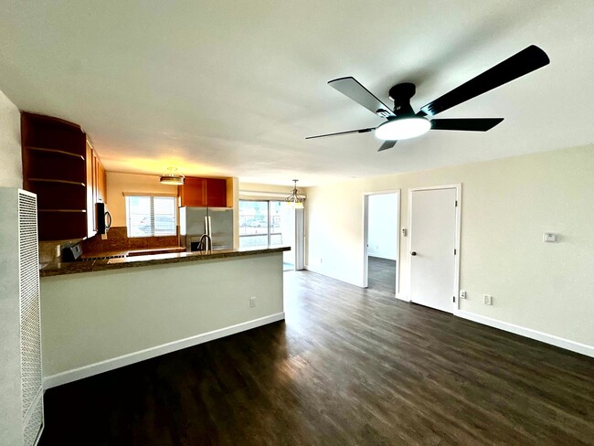 Building Photo - Gorgeous Remodeled 2 Beds + 2 Bath Condo i...