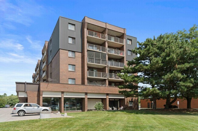Photo du bâtiment - Place Tecumseh Apartments