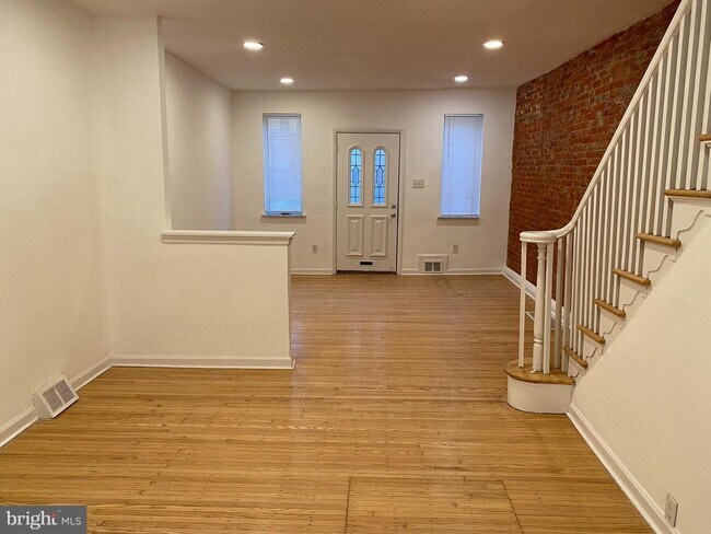 Foto del edificio - 1936 McClellan St