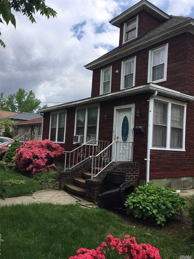 83 St, Hicksville, NY 11801 House Rental in Hicksville, NY
