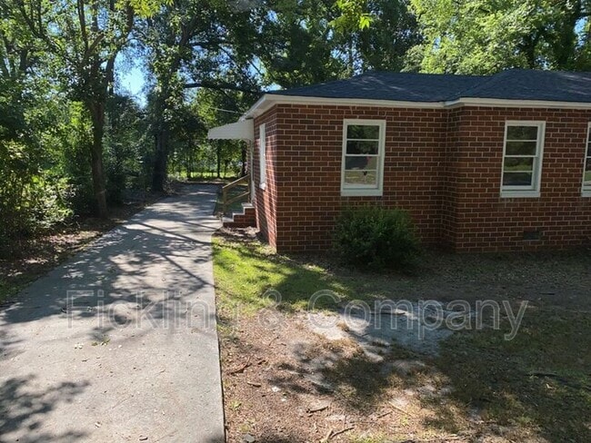 Building Photo - 1120 Burton Ave