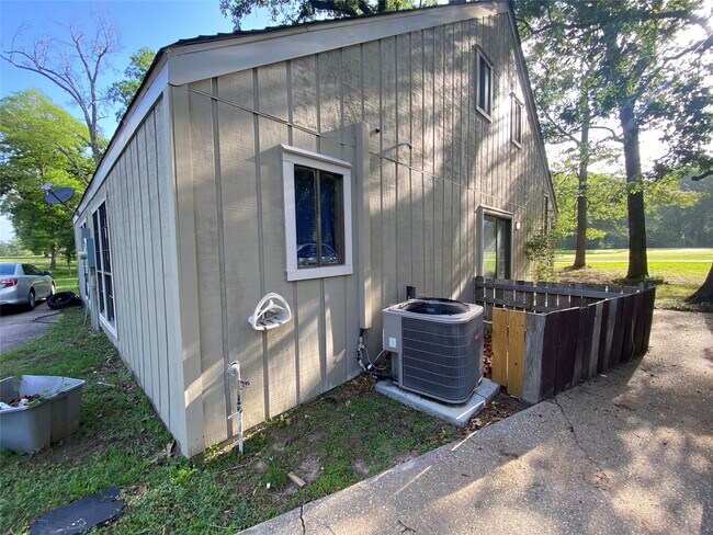 Foto del edificio - 22358 Piney Point Rd