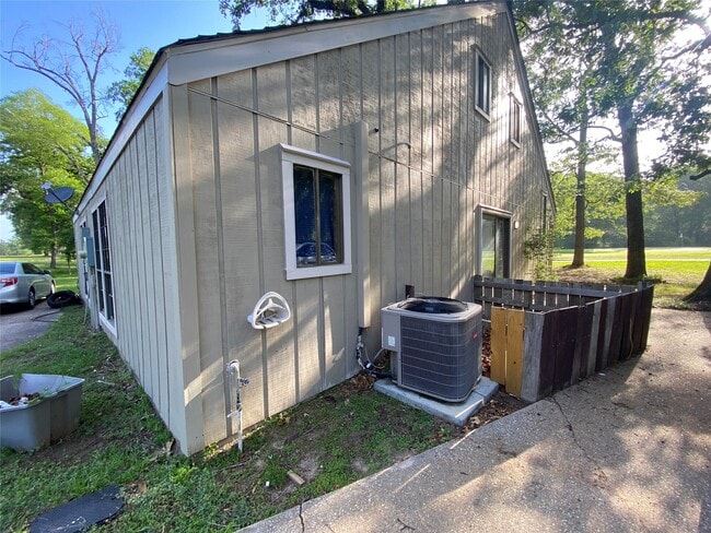 Building Photo - 22358 Piney Point Rd