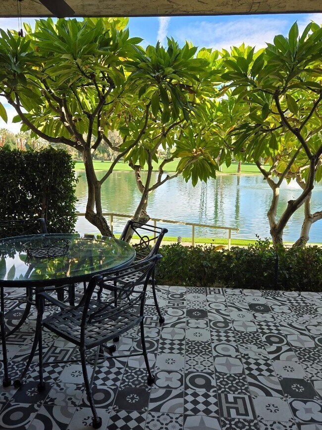 Foto del edificio - 910 Island Dr