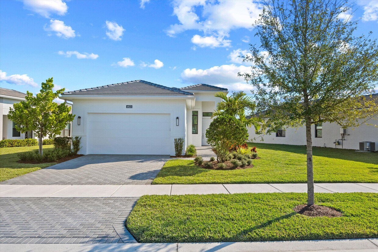 Foto principal - 4823 St Armands Way
