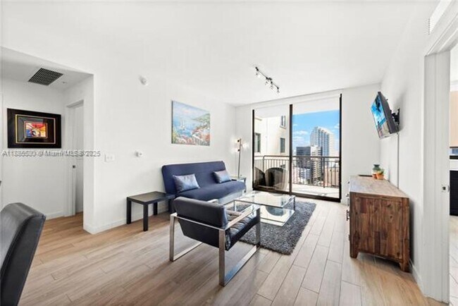 Foto del edificio - 999 SW 1st Ave