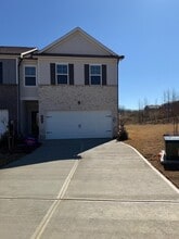 Building Photo - 5030 Highwood Dr