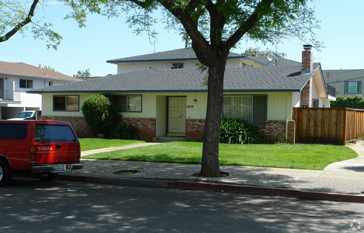 Building Photo - 1610 Ottawa Ct